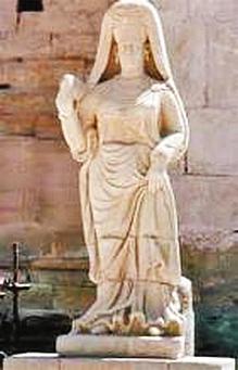 哈特拉寺庙内的女性雕像.jpg