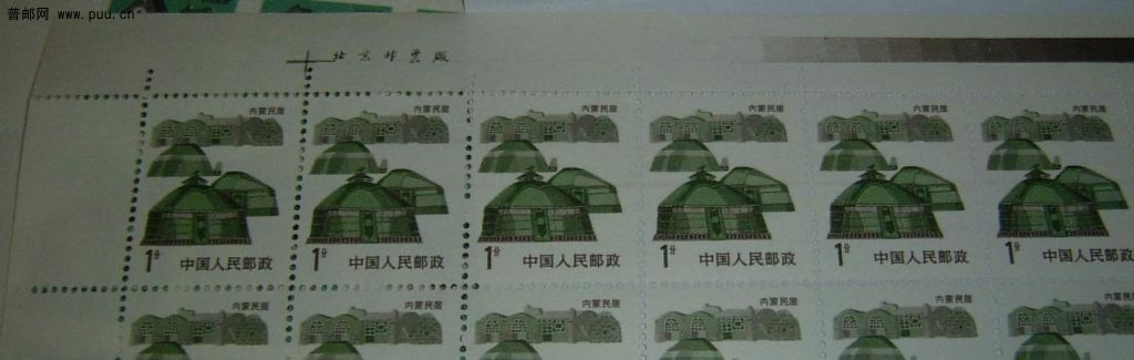 中间蒙古包贯穿第一排的浅黑色划痕