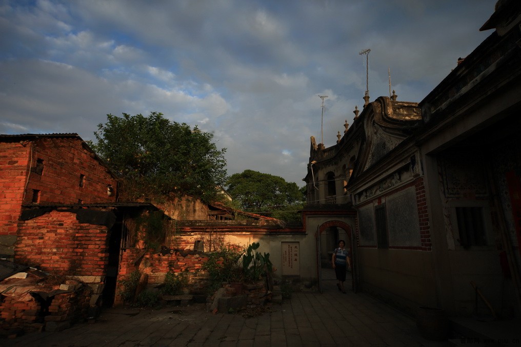 IMG_0161 老宅与老楼相连180K.jpg