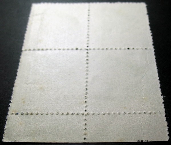 普10 3分4方联带下边纸有折痕侧.jpg