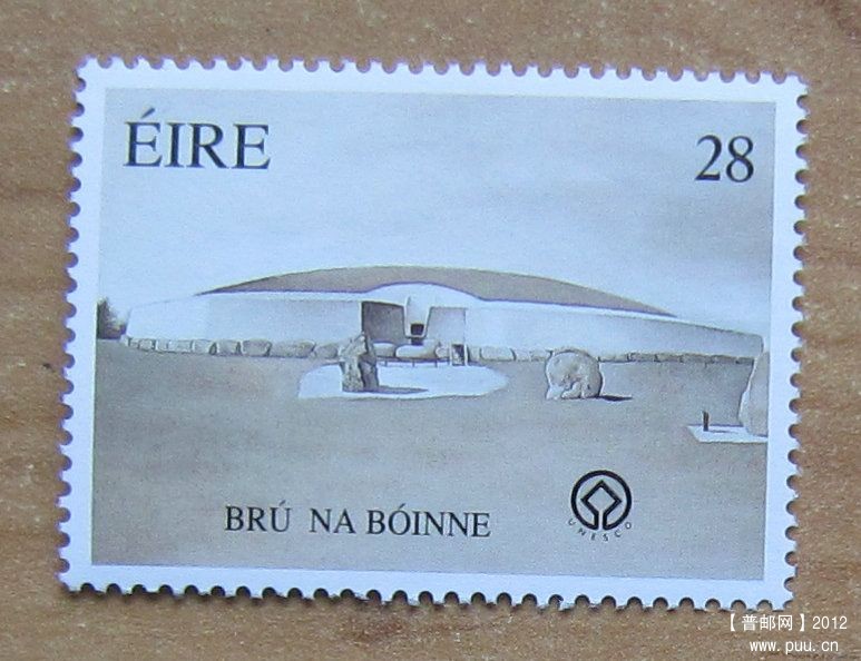 爱尔兰 博因河谷的古墓遗址.jpg