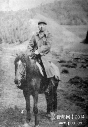1966年谷梦麟在阿勒泰骑马留影
