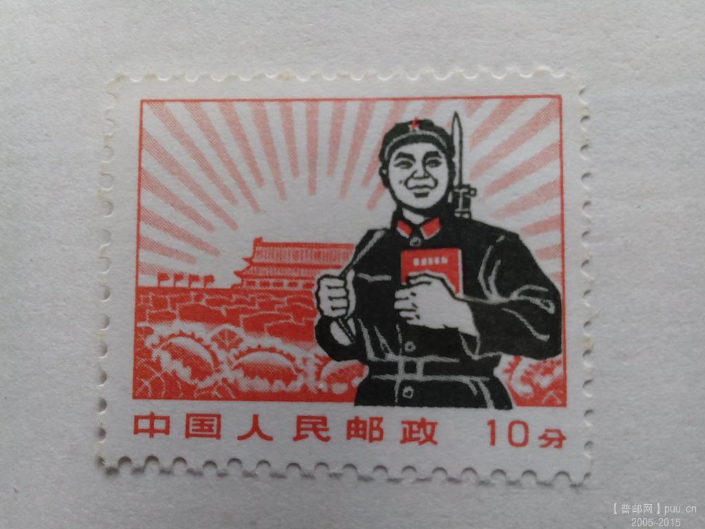 黑色下移：重点看帽徽、领章、左手拇指上方，均有明显白色地带