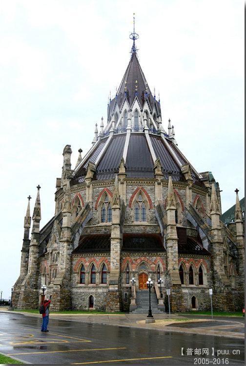 哥特式的国会图书馆-加拿大首都渥太华的国会山.jpg