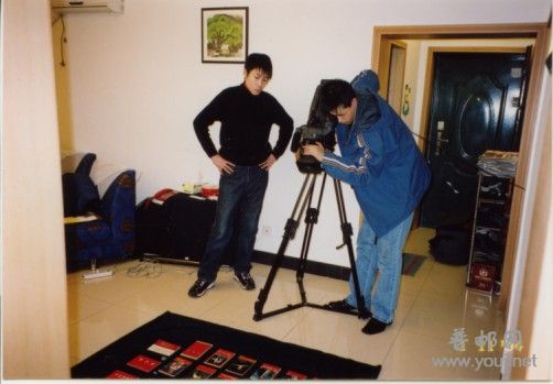 2004年1月山东电视台采访拍摄明信片收藏专题片