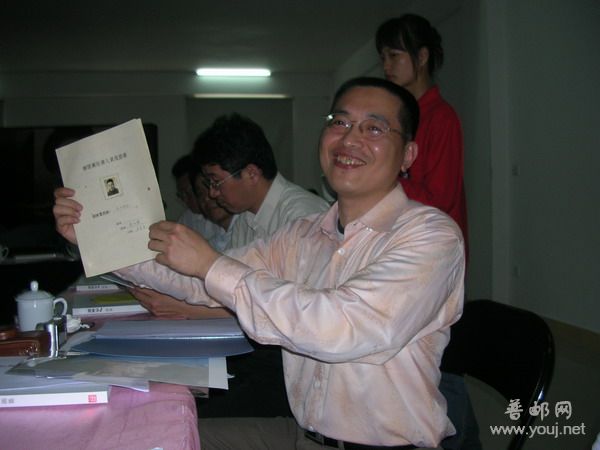 万冬青先生送给潮汕历史文化研究中心的“侨汇业从业人员履历书”