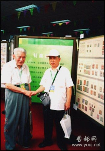 2006.6.1摄于武汉左为姜士楚前辈右为笔者