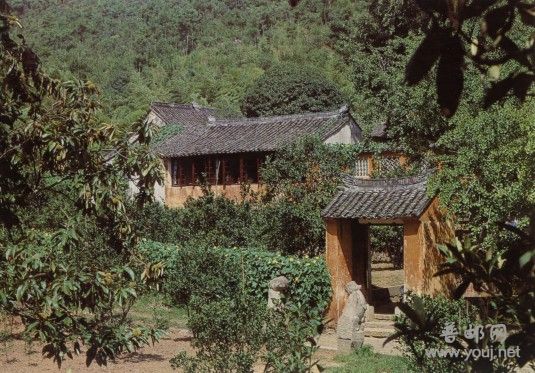 始建于唐代的紫金庵在江苏太湖72峰之一的洞庭东山上