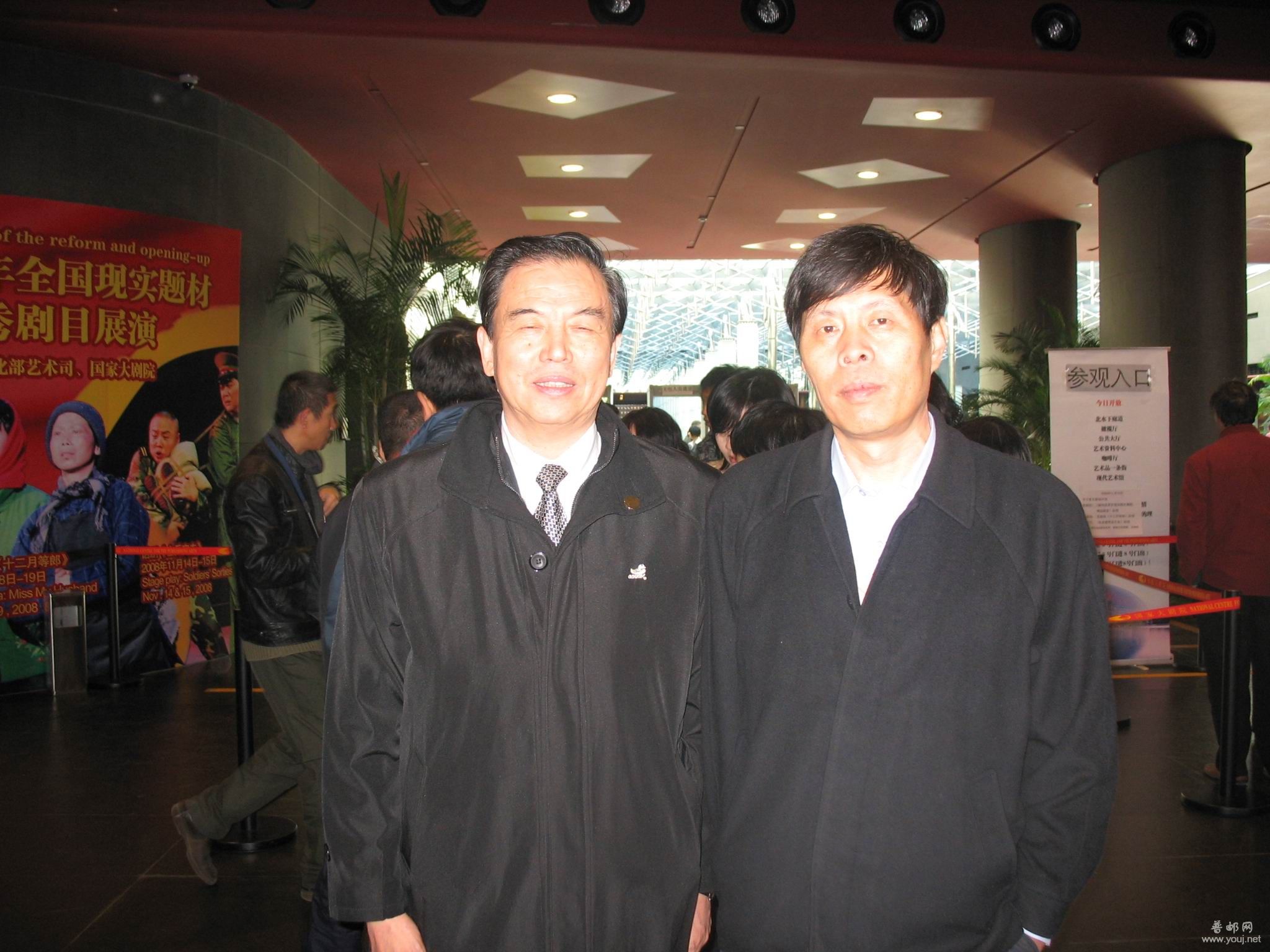 与学术委副主任谢孜学老师合影