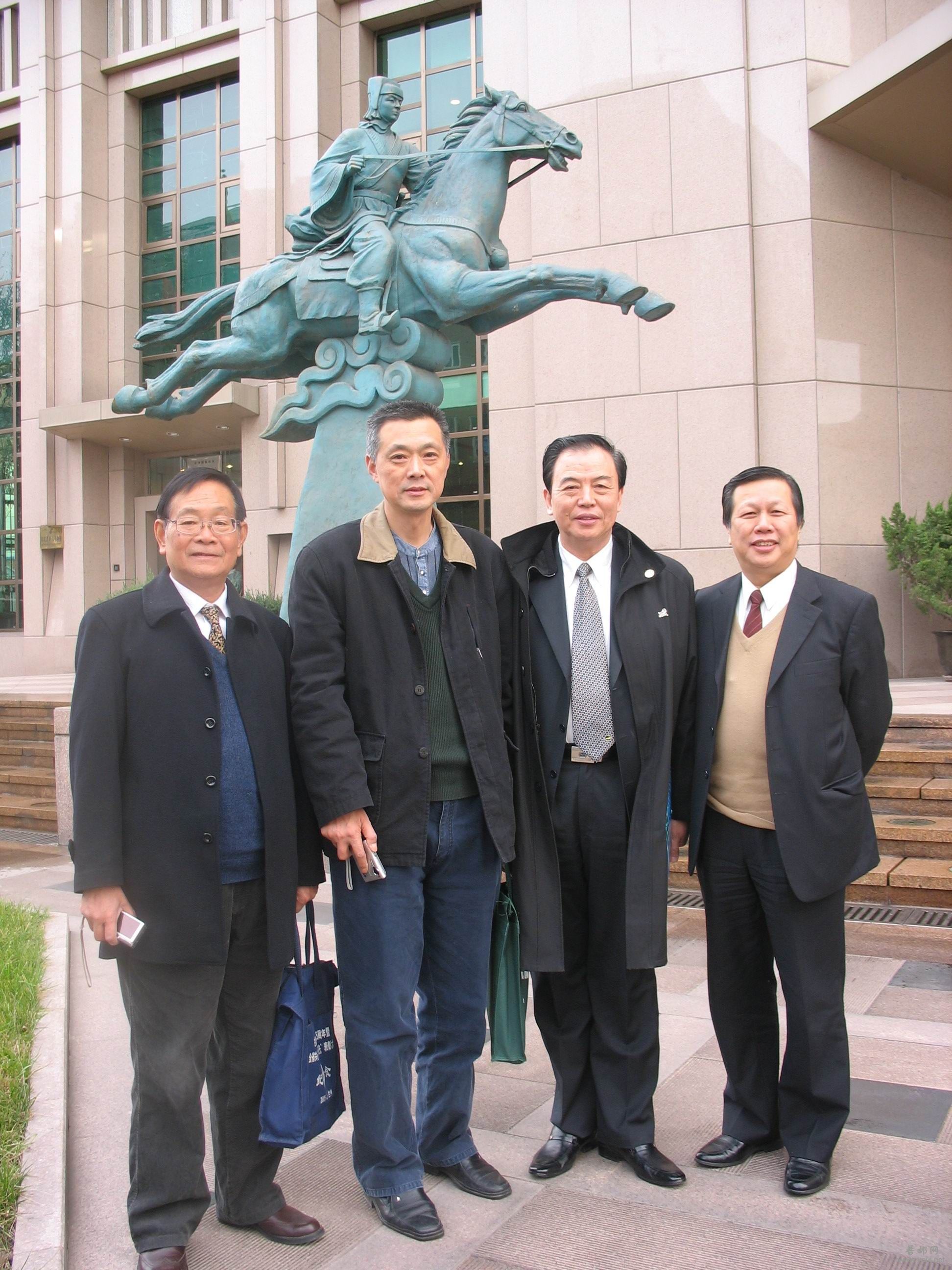 与学术委副主任葛建亚、赖景耀会士、马麟委员合影