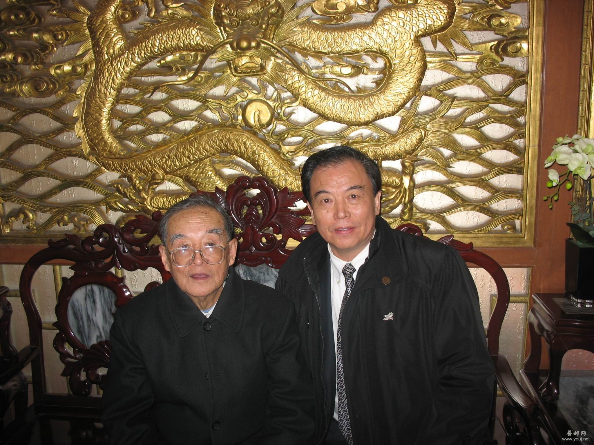 与赵人龙会士合影