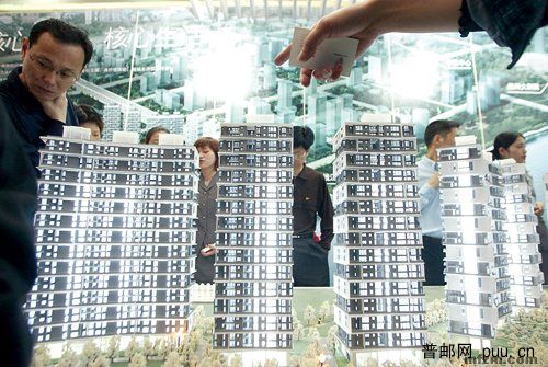 左手炒楼,右手炒股