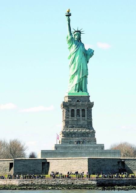 美国独立日100周年时法国人民赠送的自由女神像