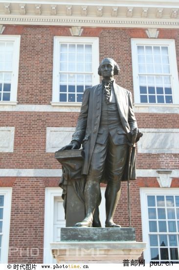 独立宫前的华盛顿铜像