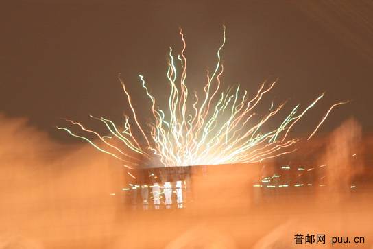 2010元宵节楼顶烟花.jpg